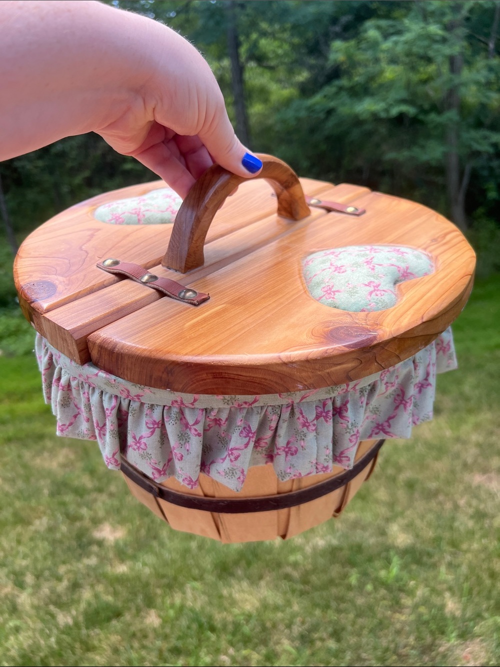 VTG Pink Bow Fabric Ruffle Edge Lined Wooden Sewing Basket / Knitting Storage